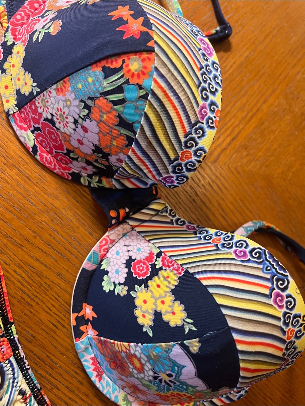 Floral Patterned Bikini Set in Navy and Yellow B21 - Picture 3 of 9